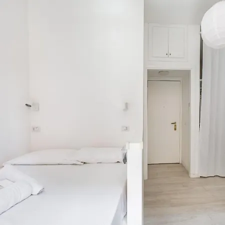 Bright 600mt From Viale Zara! Apartment *