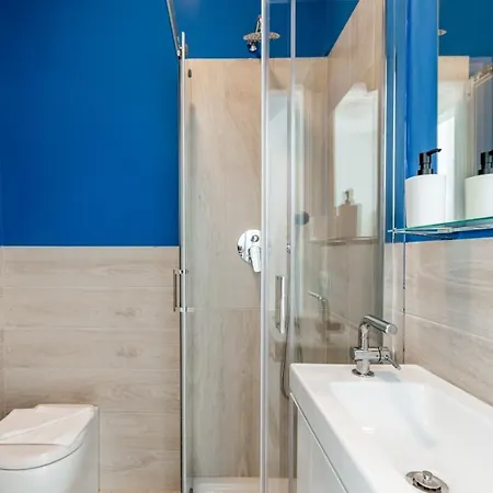 Bright 600mt From Viale Zara! Apartment