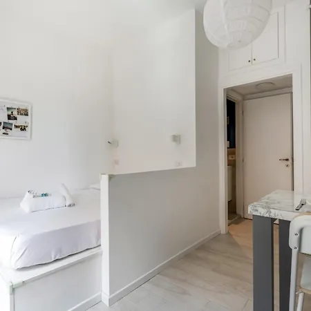 Lägenhet Bright 600mt From Viale Zara! *