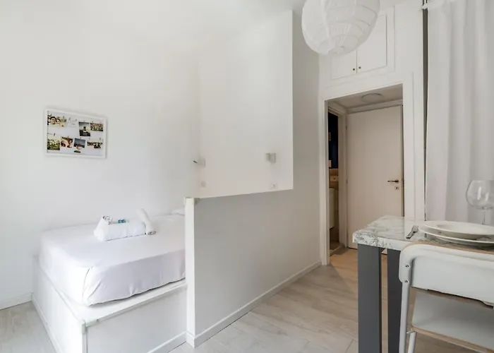 Apartment Guesthost - Bright 600mt From Viale Zara! *