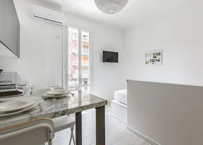 Apartment Guesthost - Bright 600mt From Viale Zara! Mailand